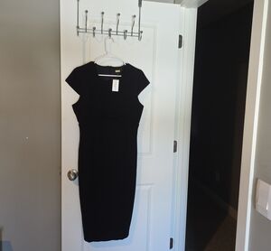 Alexia Admor Black Cap-Sleeve Midi Sheath Dress
